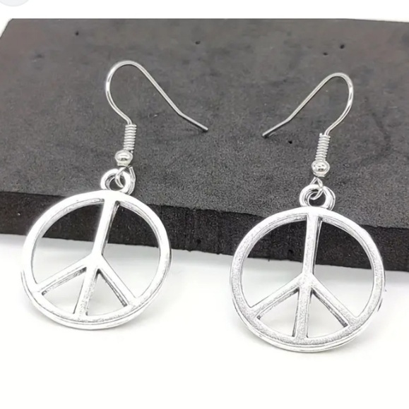 Peace Sign Earrings-Pierced NEW Hand Crafted Bohemian Casual Hippie Silver - Picture 1 of 8